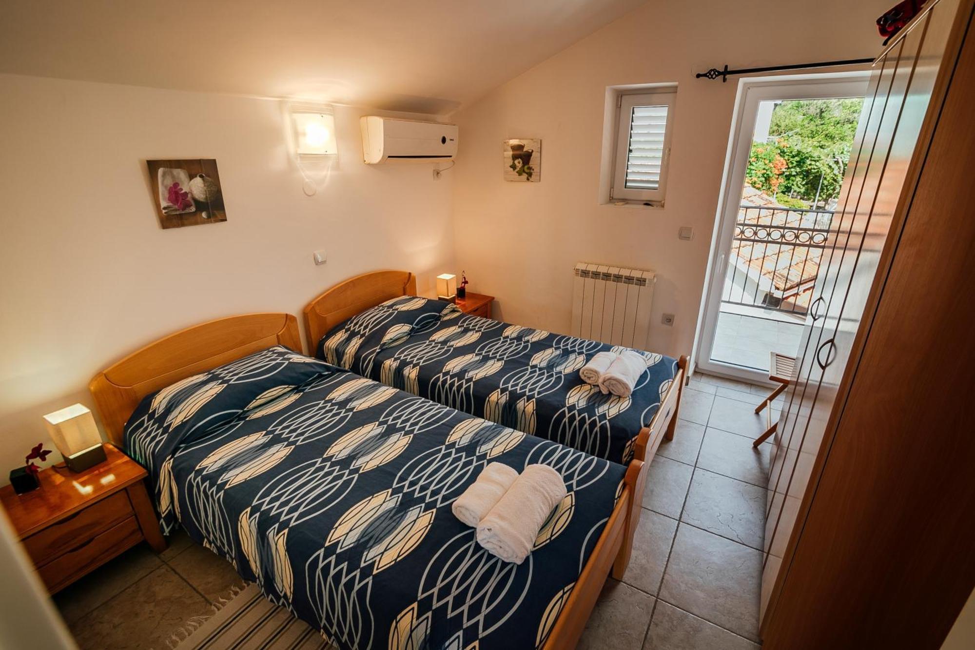 Holiday Home Amanda Hollick โกตอร์ ภายนอก รูปภาพ
