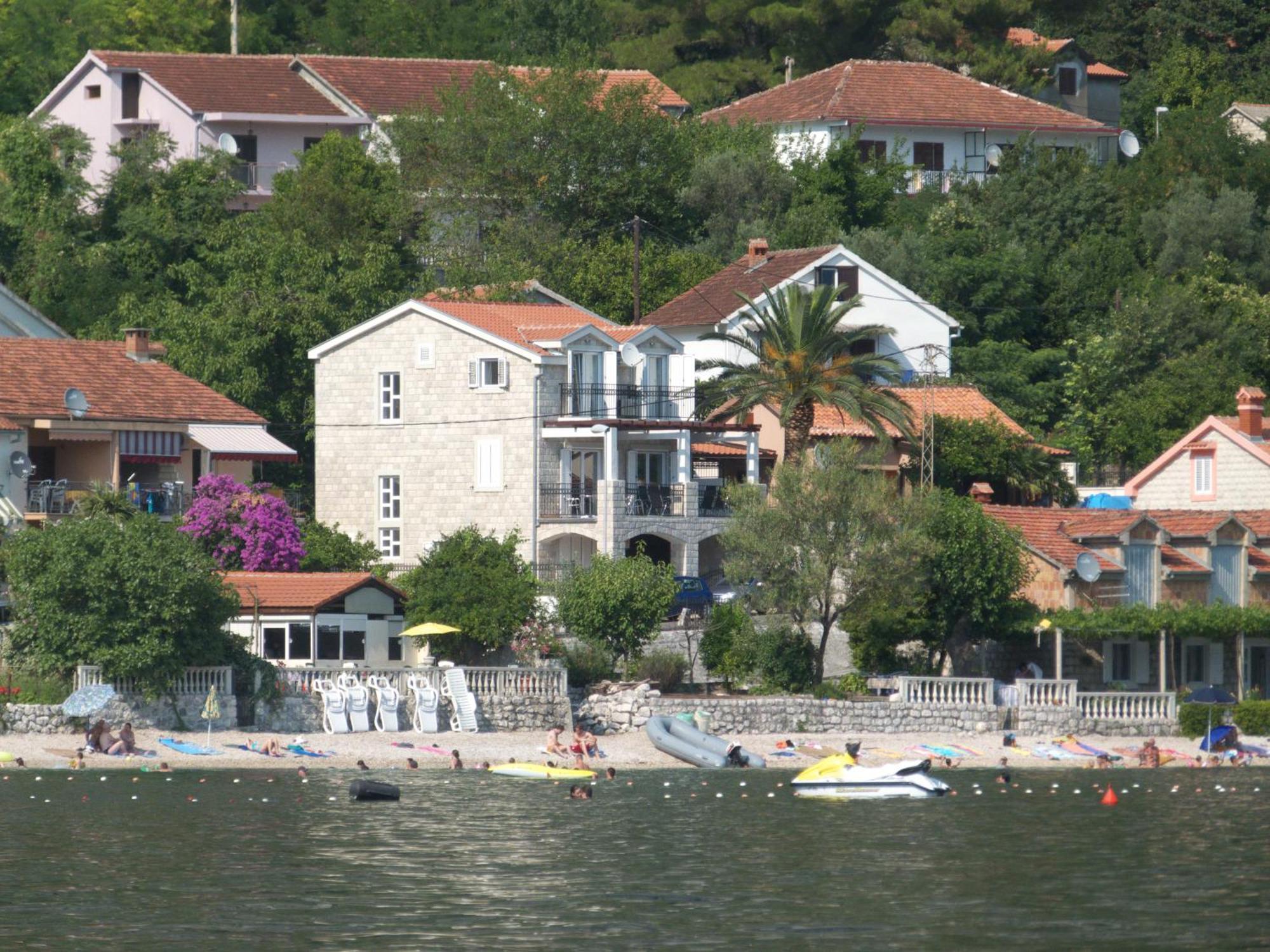 Holiday Home Amanda Hollick โกตอร์ ภายนอก รูปภาพ